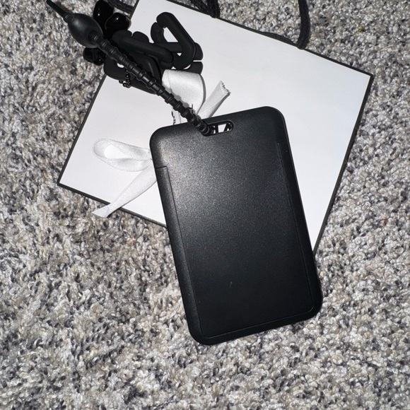 Black Badge/Card Holder with Elegant Design - Picture 3 of 3